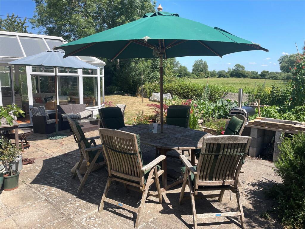 Outdoor Dining Space