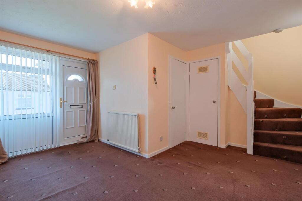 011-32 Unity Park Shotts, ML7 4AN.jpg