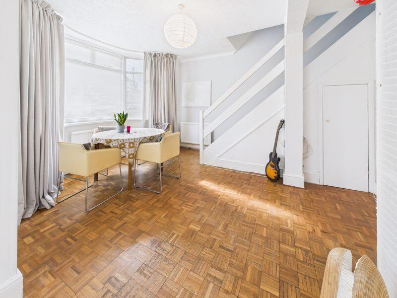 LOUNGE / DINING ROOM