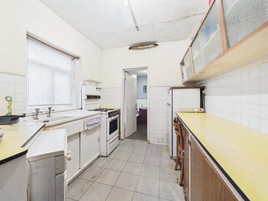 CAM04825G0-PR0229-STILL004