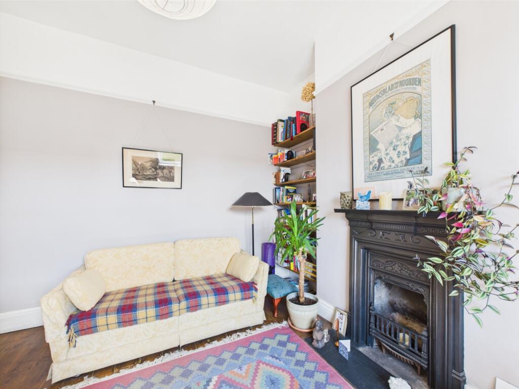 CAM02386G0-PR0130-STILL003