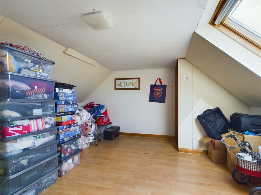 Bedroom 3 Pic 4.jpg