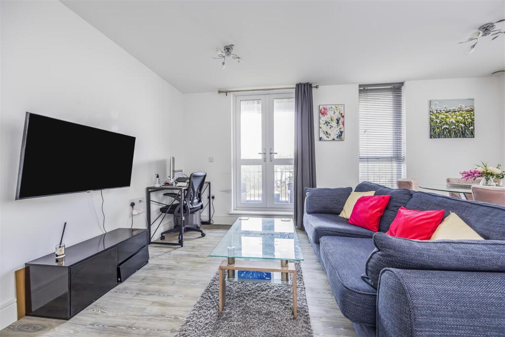 15 Heather Court, 11A West Cliff Road, Bournemouth