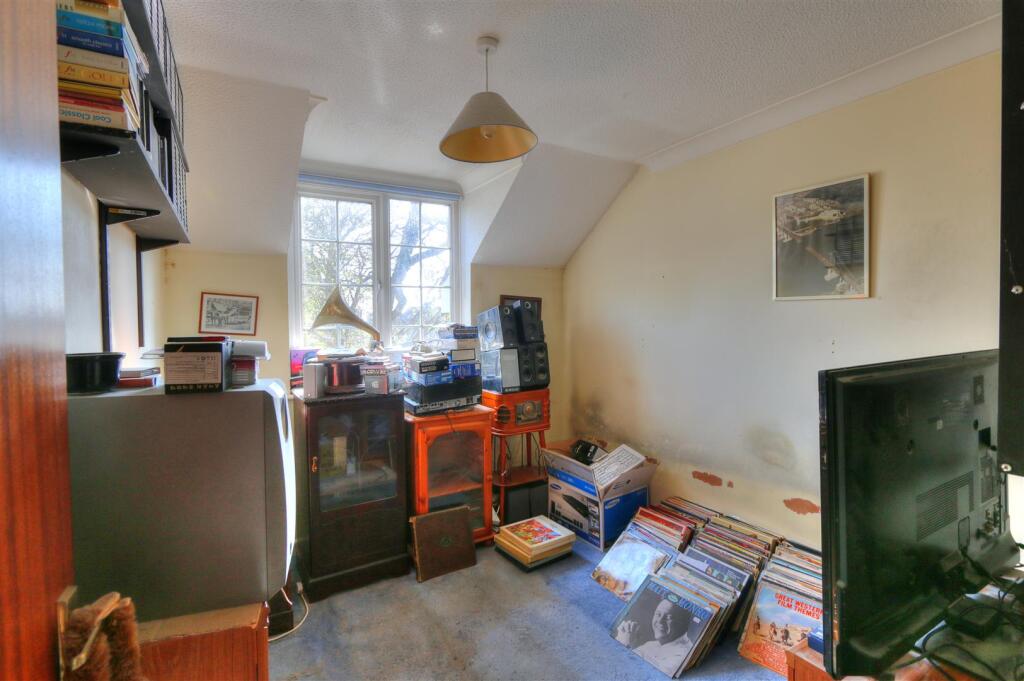 Bedroom 2.jpg