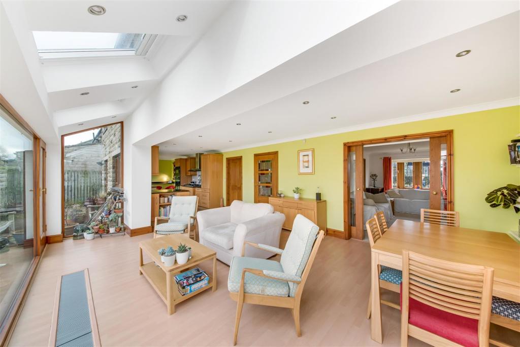 OPENPLAN LIVING DINING KITCHEN
