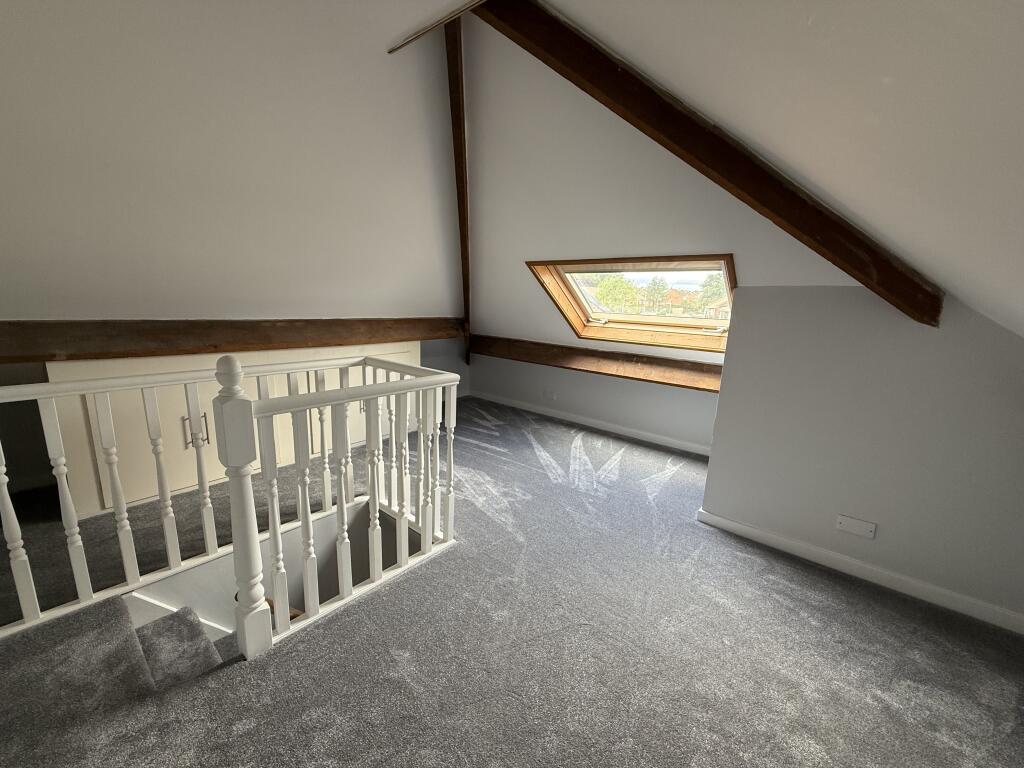 Bed 4 / Attic