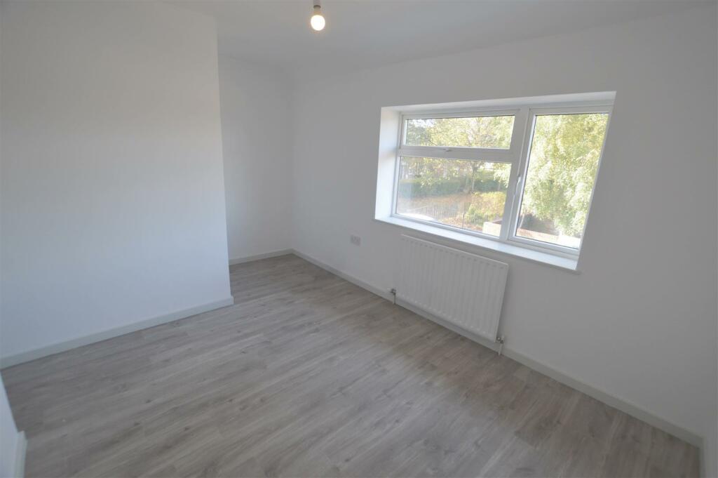 7 Chesham Green Bedroom 2.JPG