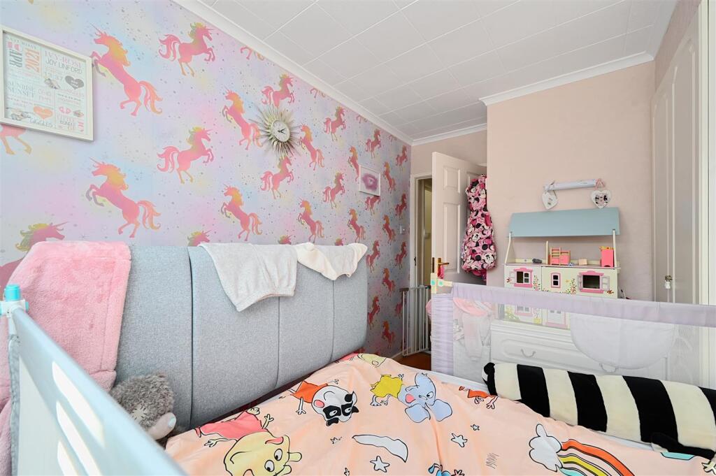 12 Oakdene Avenue, BN41 (14).jpg