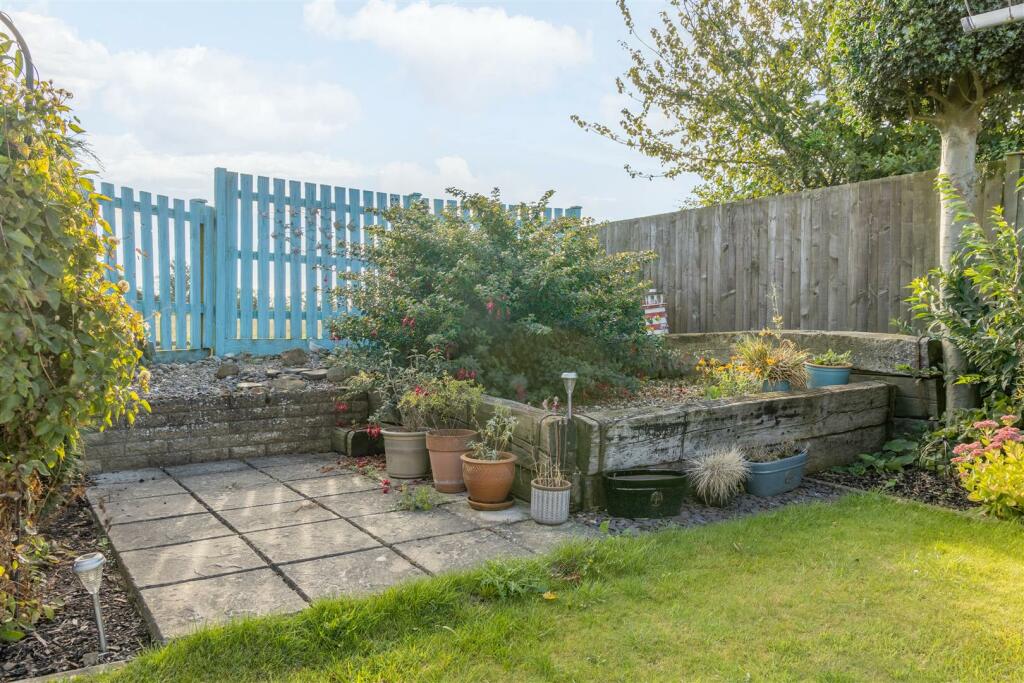 64 Bede Crescent (Benington)-9.jpg