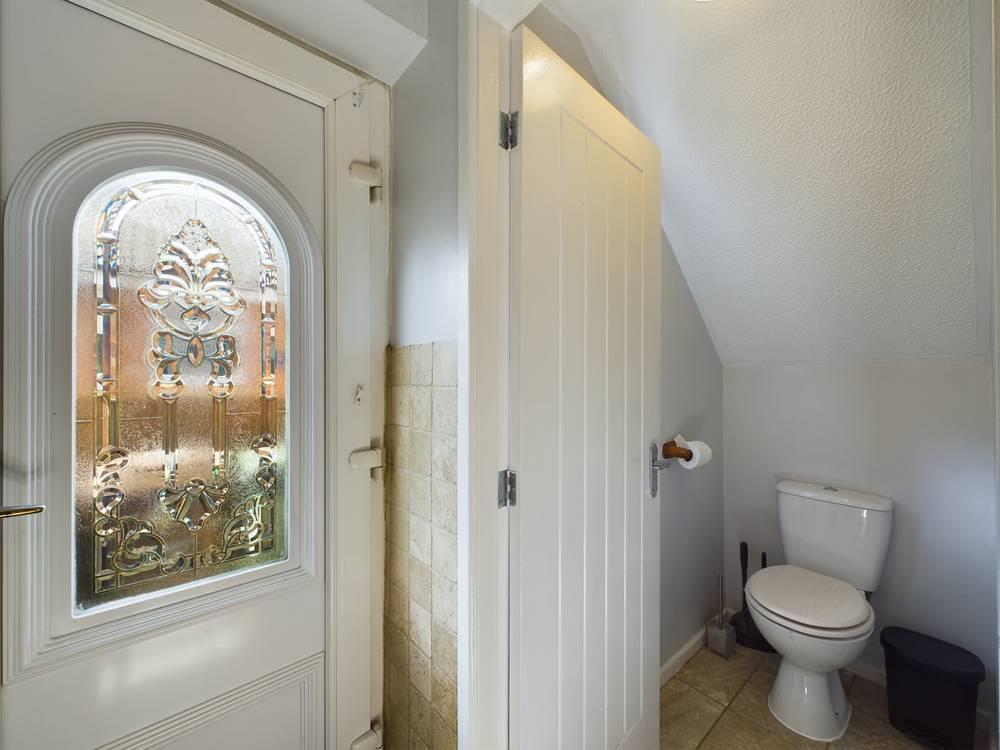 downstairs bathroom 3.jpg