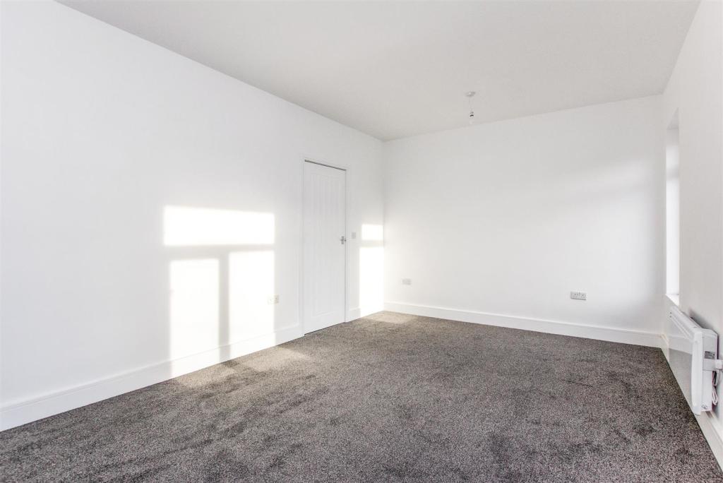 bedroom 1_1.jpg
