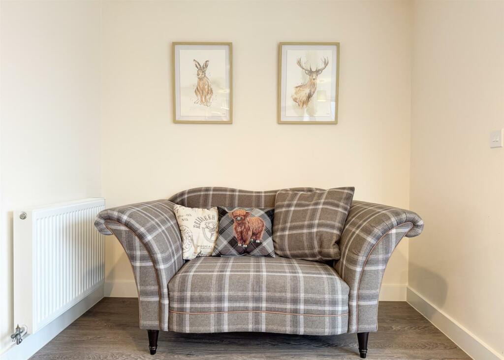 KITCHEN SOFT SEATING AREA