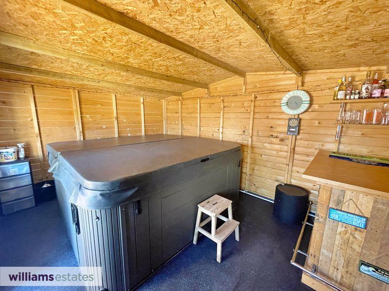 Summer House Inside
