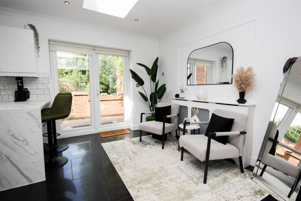 family room 1.JPG