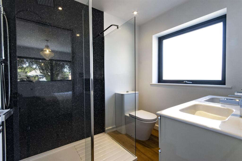 En Suite Shower Room