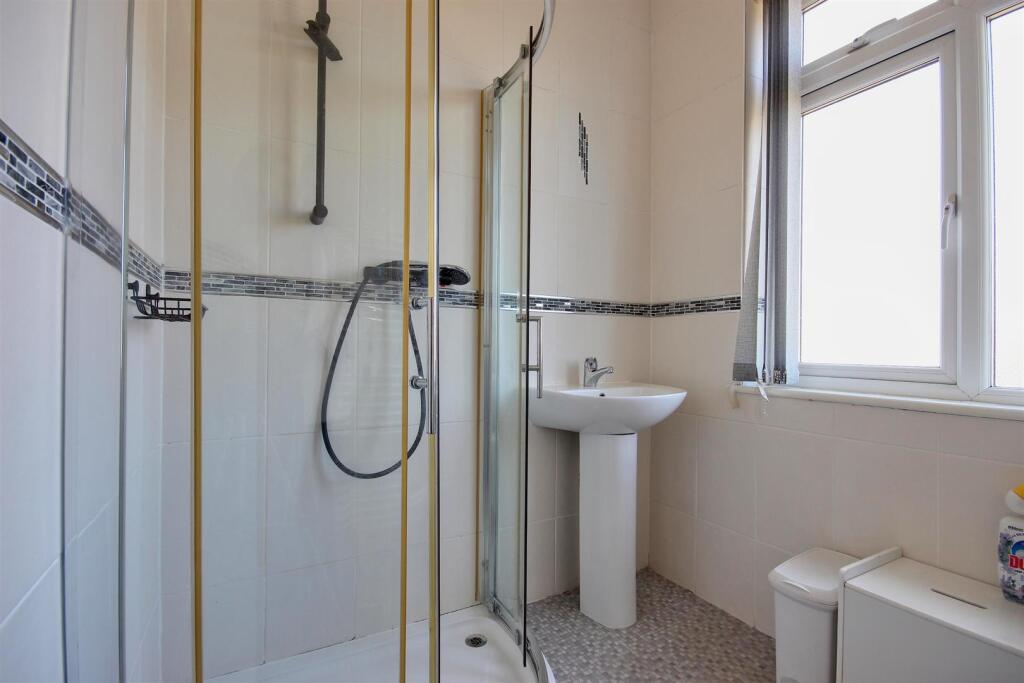 SHOWER ROOM/W.C.