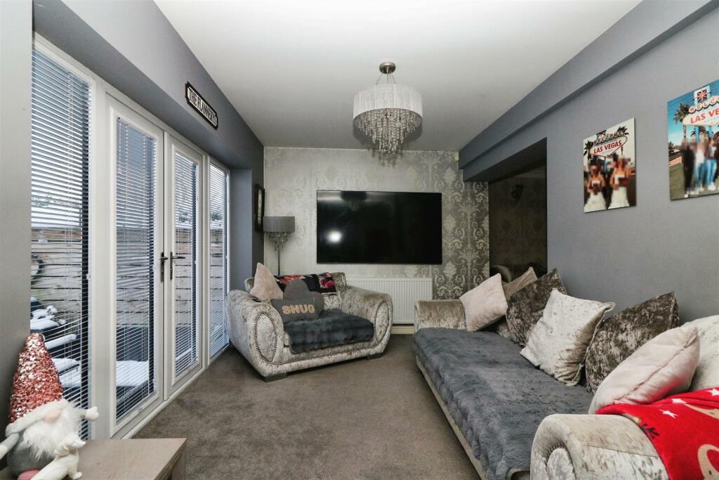 SITTING ROOM