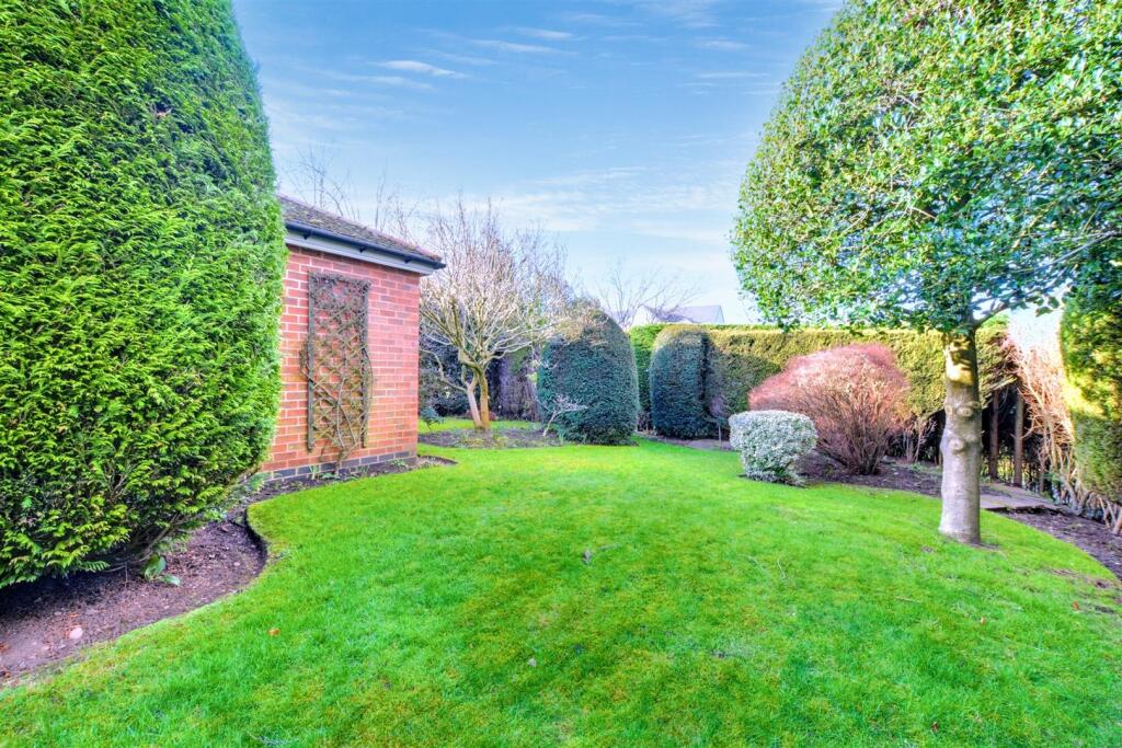 Front Garden_1.jpeg