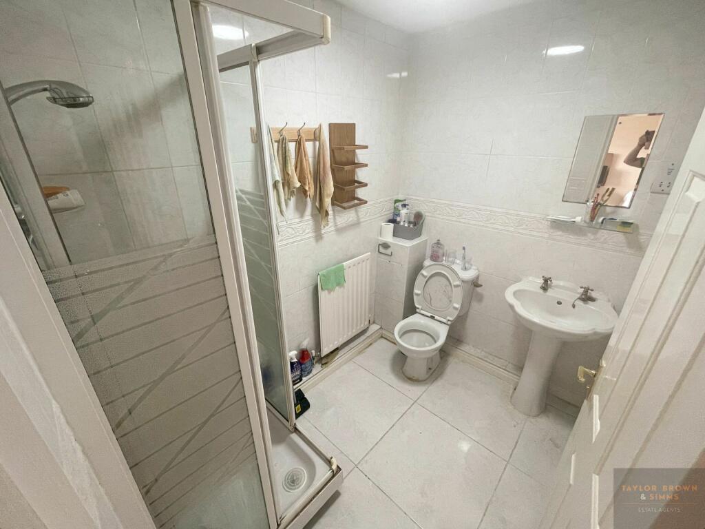 en suite bedroom 4.jpeg