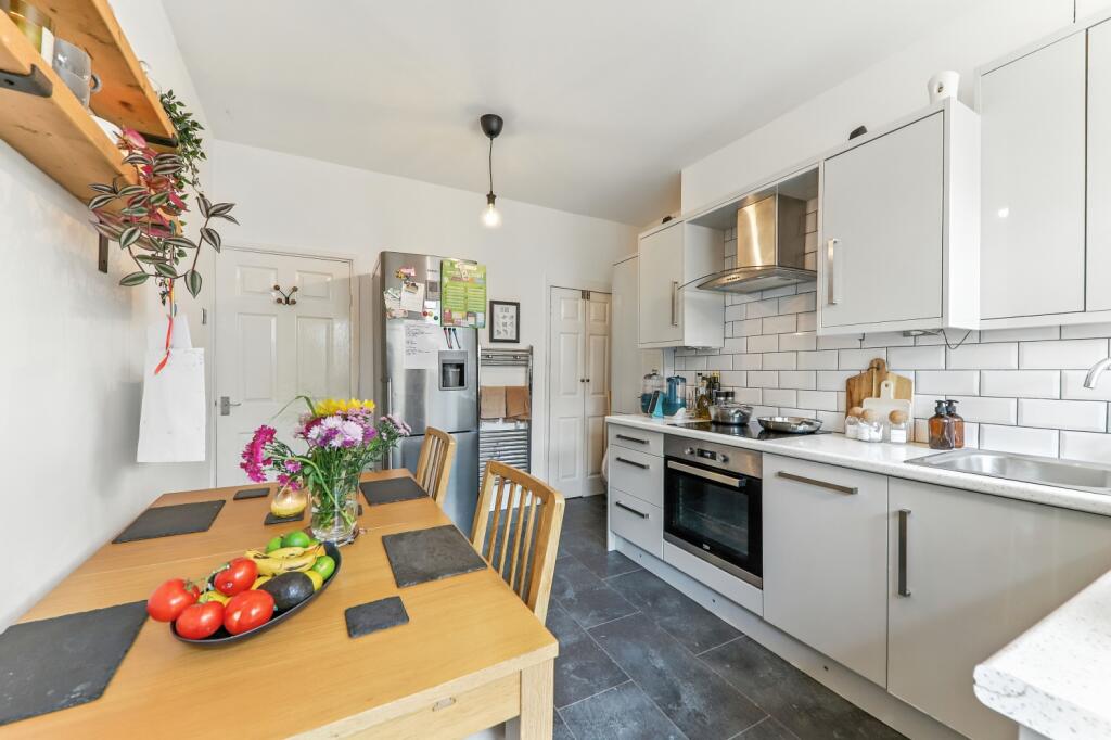 Kitchen 2 - Lee Brigg -EweMove Pontefract