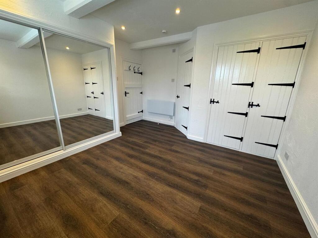 Bedroom 5.jpg