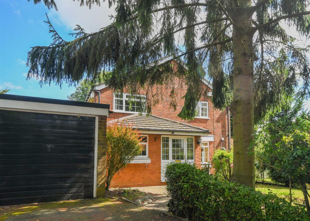 30 The Pavement - Front (2).jpg