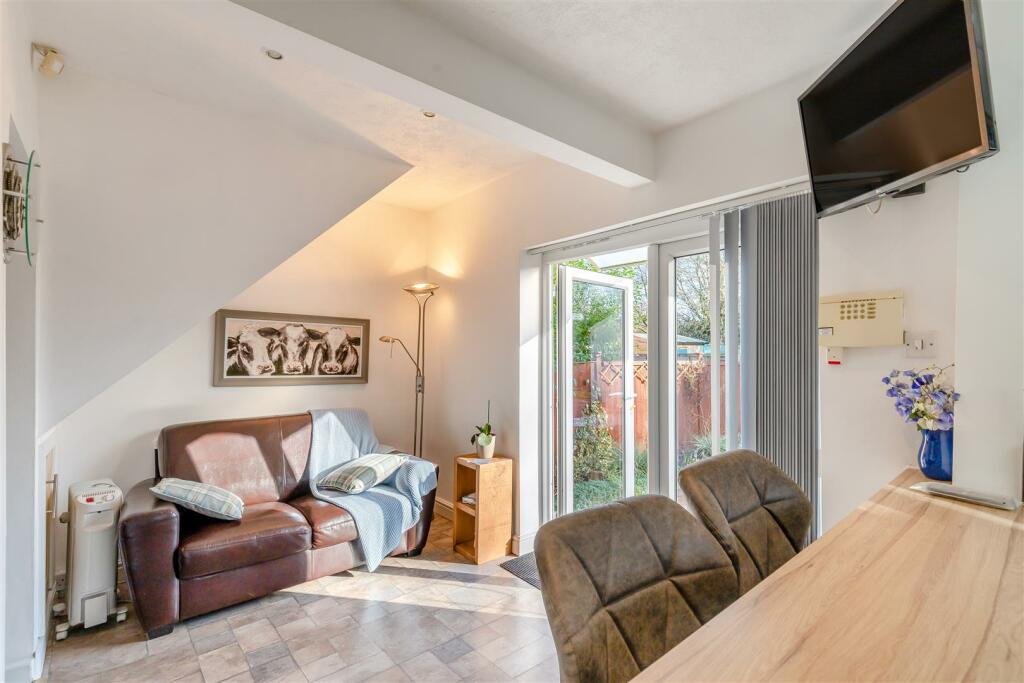 8584070-interior24.jpg