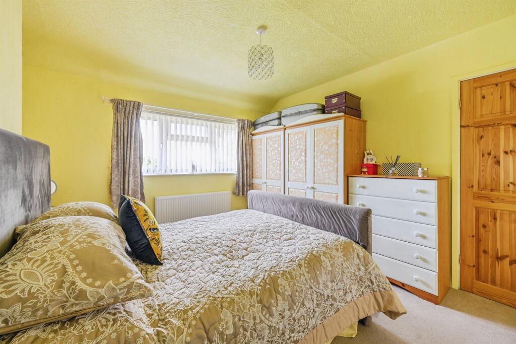 Bedroom: