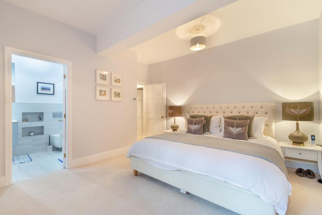 8627263-interior43.jpg