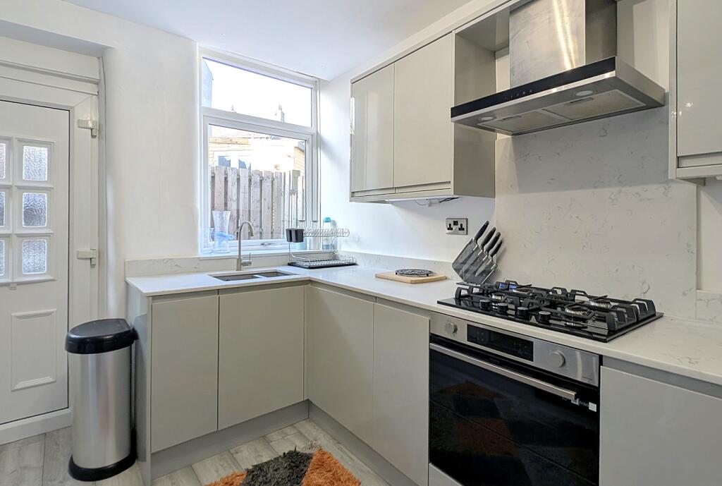 Slade Lane EweMove Brighouse (41)