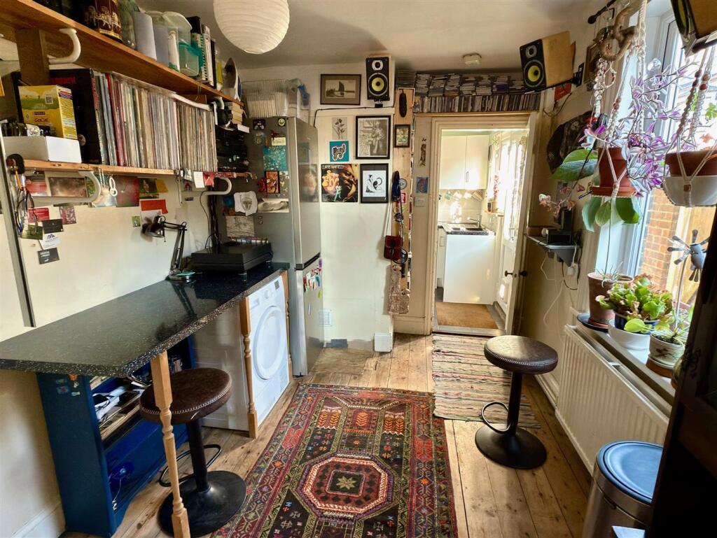 BREAKFAST ROOM.jpg