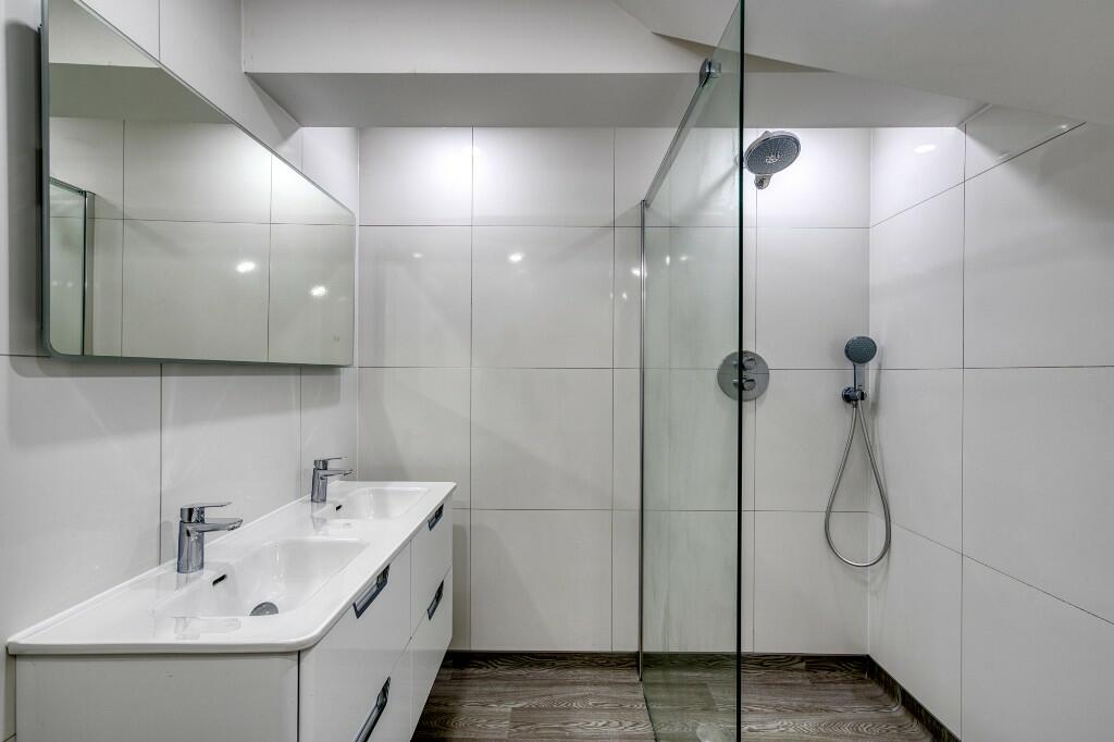 Master En-Suite