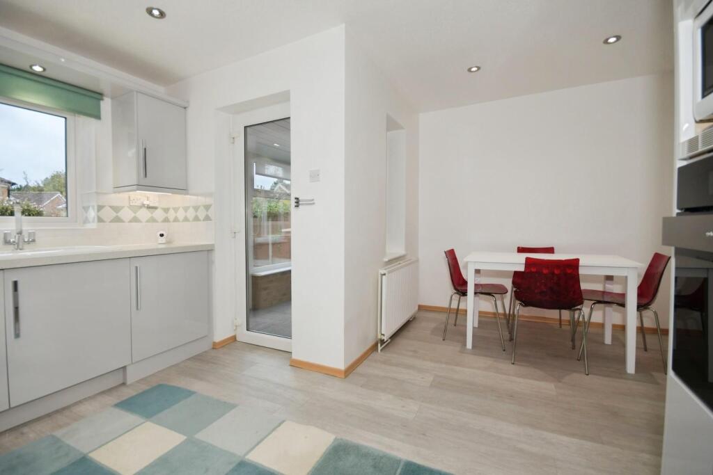 KITCHEN DINER 02.JPG