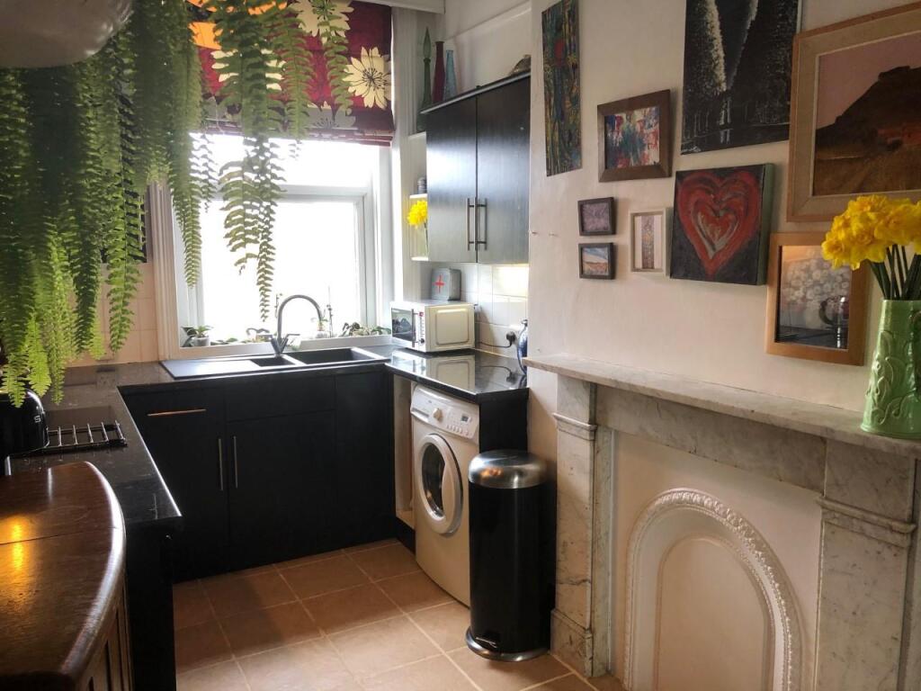 kitchen 2.jpg