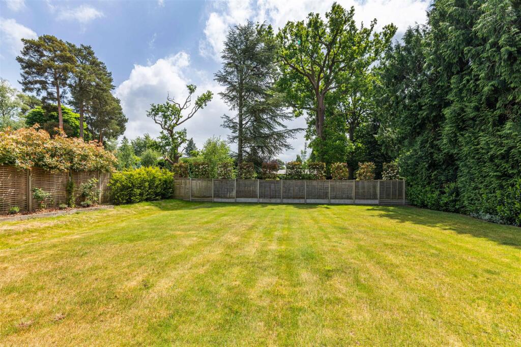 Bonners, Mark Way, GU7 2BW-3.jpg