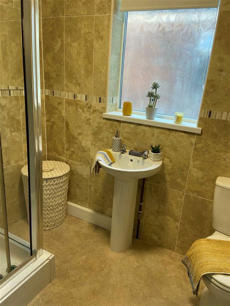 Bathroom 2.1.JPG