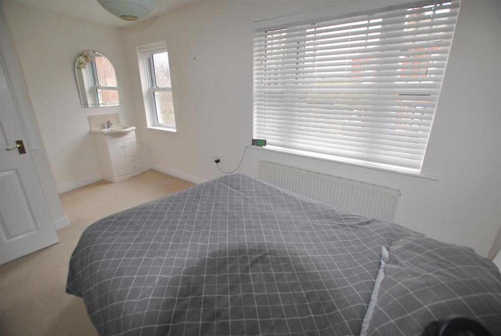 MAIN BEDROOM