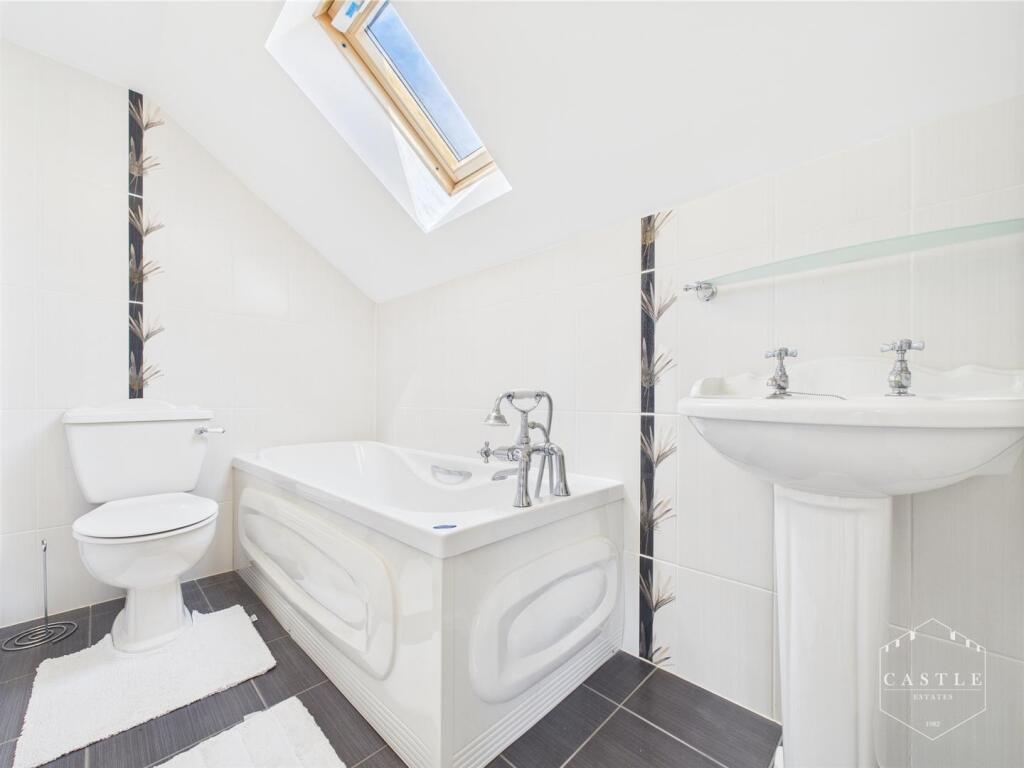 ENSUITE BATHROOM