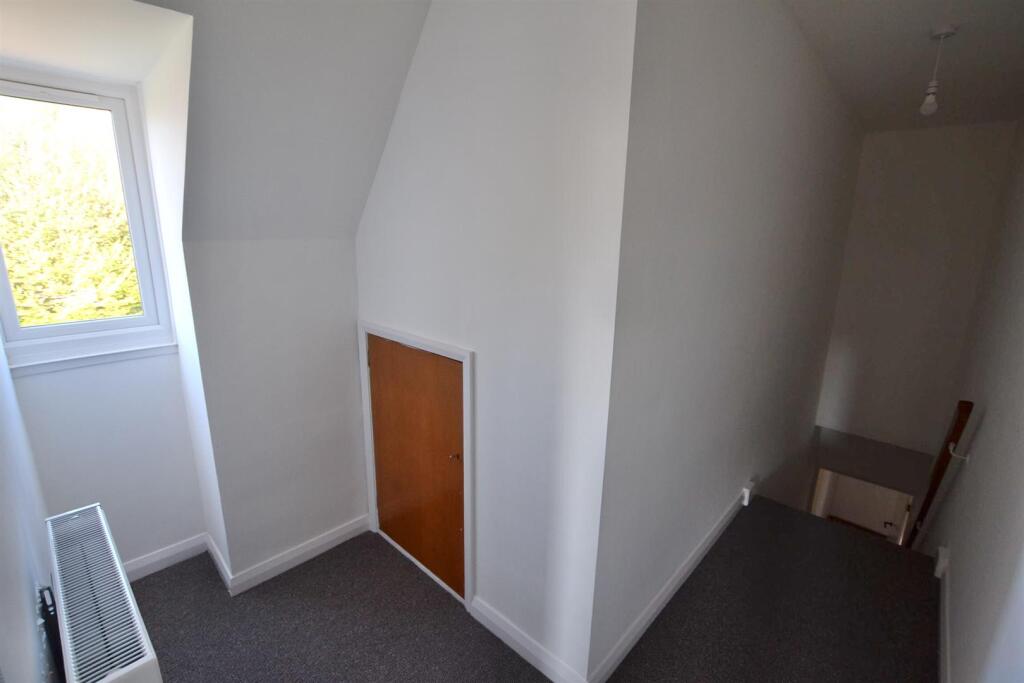 FIRST FLOOR LANDING
