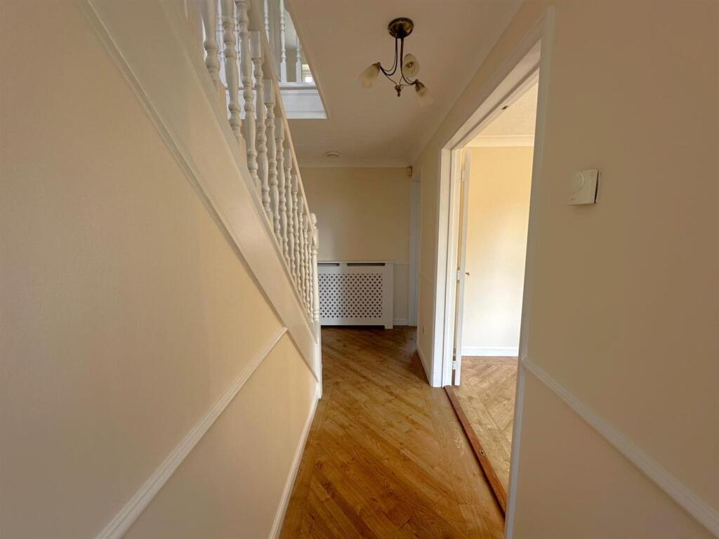 Hallway 2.jpeg