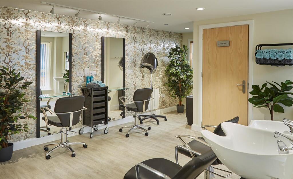 WYLDE-GREEN-HAIR-SALON.jpg