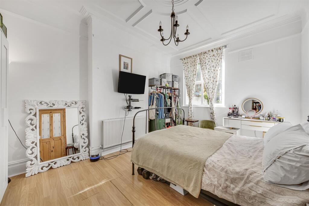 James_Ande d_Avenue_London__SW14_7BS01.JPG