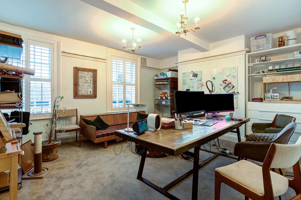 27Low Res T202410101554.jpg