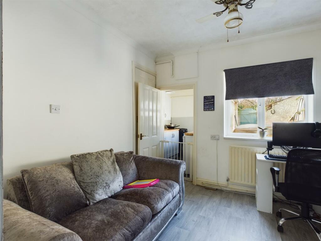 Dining Room Pic 5.jpg