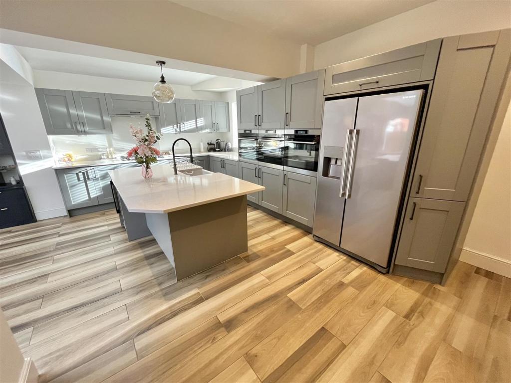 Breakfast Kitchen Aspect 2.jpg