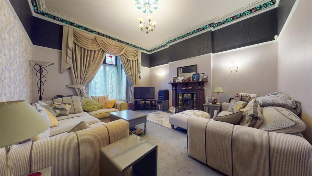 Laurel Road, Reception Room