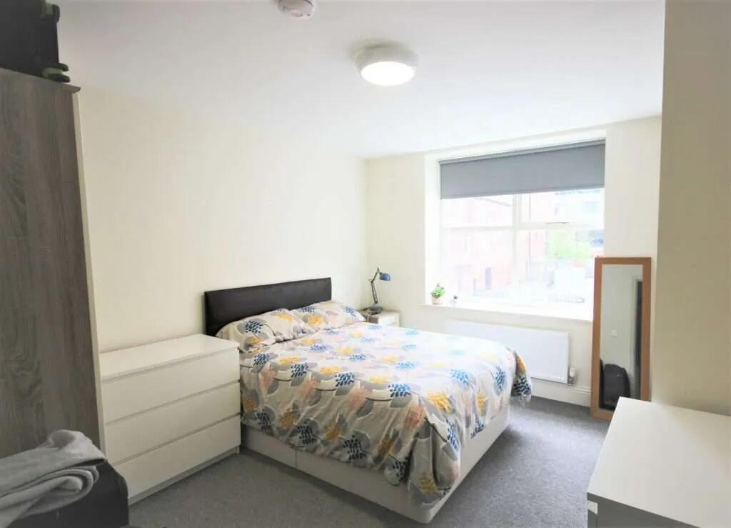 Flat_5_St_James_Row