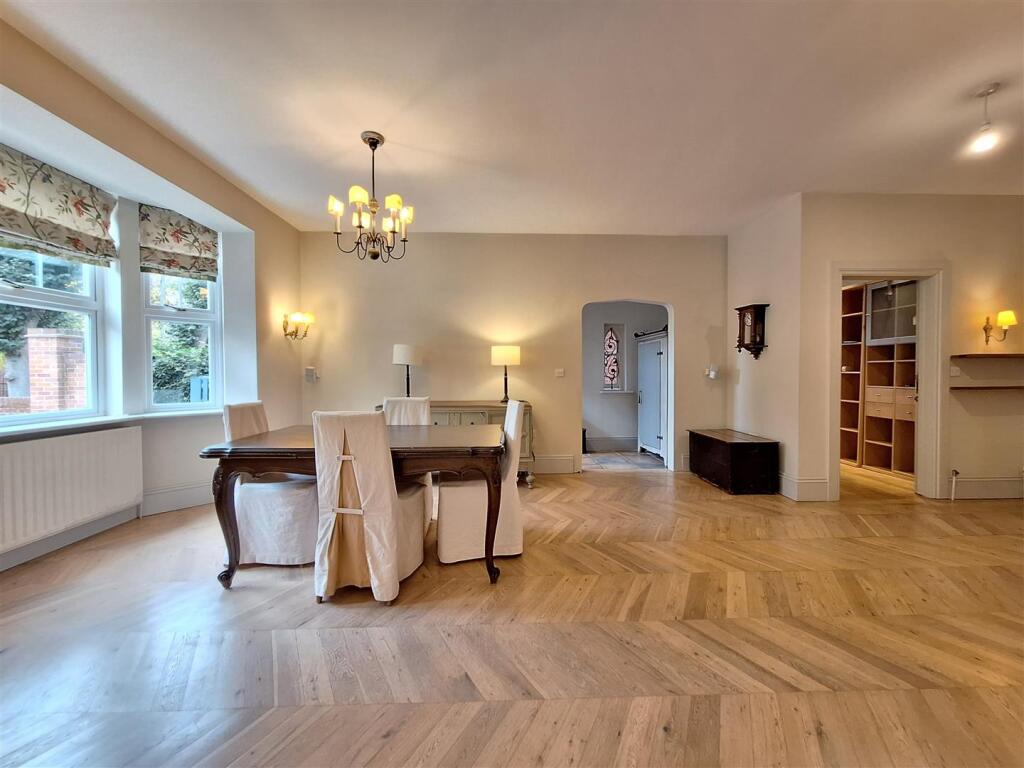 Dining room.jpg