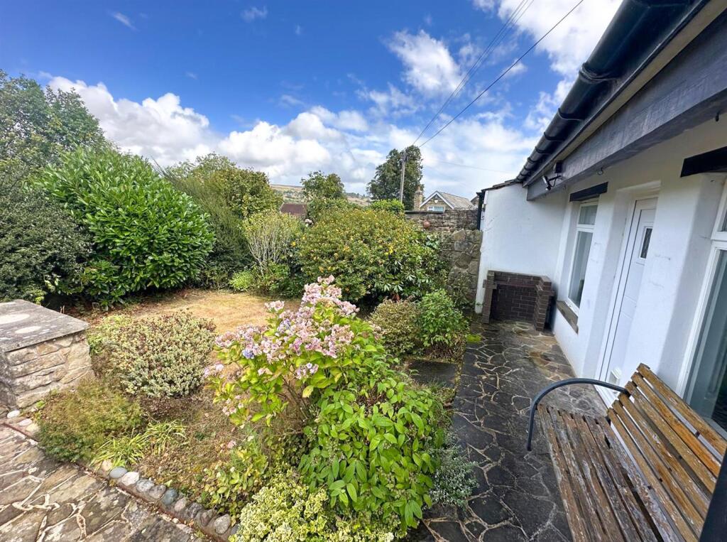 2 Bed Cottage, Keighley