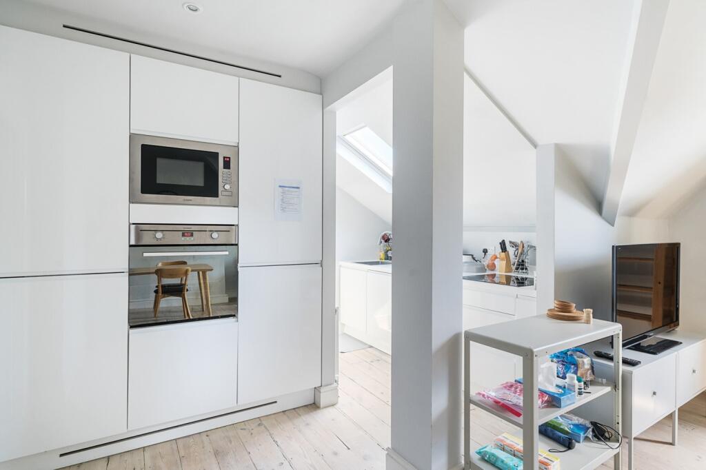 1318936-12-6867dc...